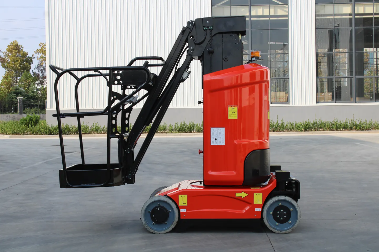 Vertical Mast Lift — 1